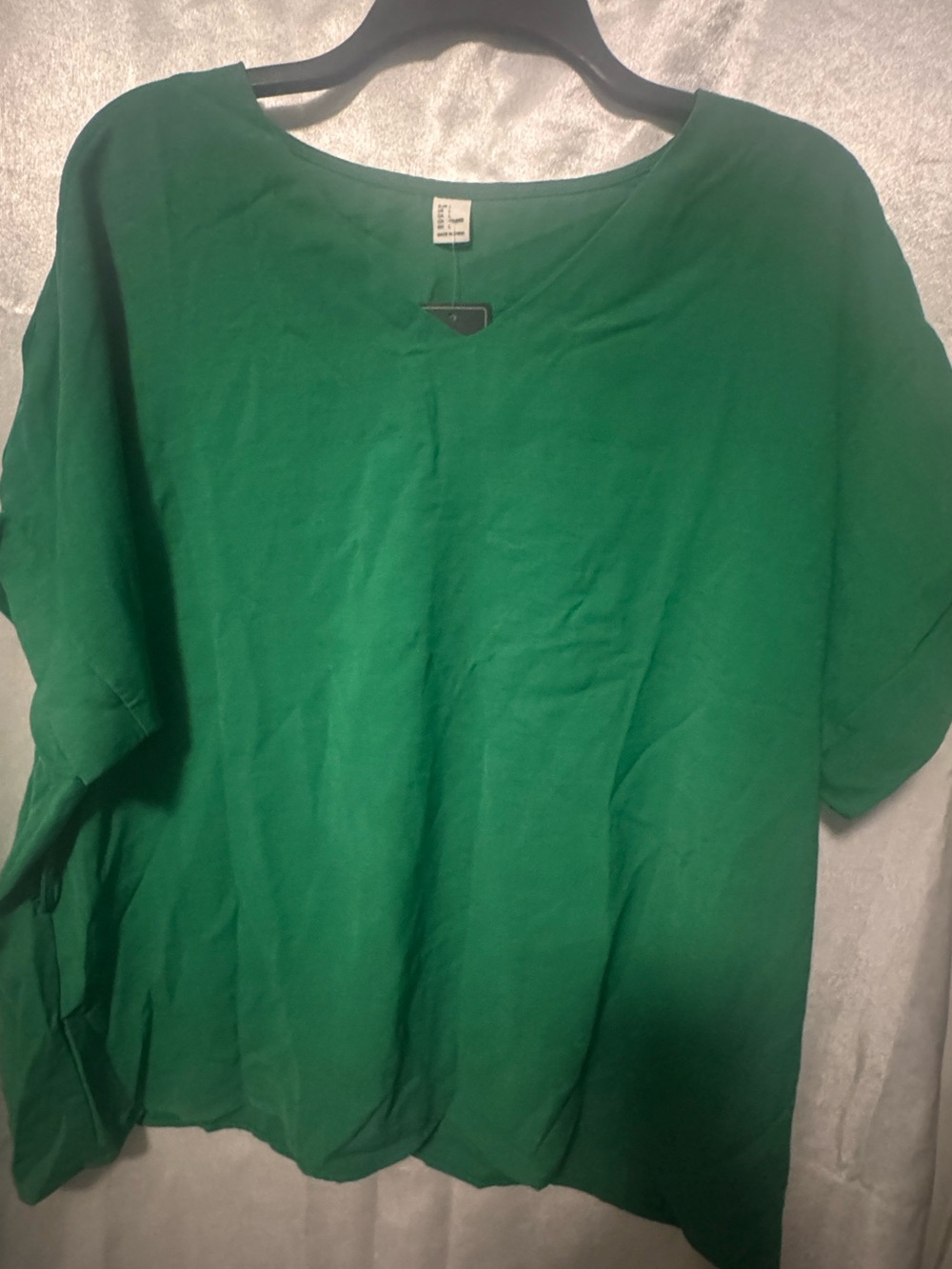 Green Women's V-Neck Short Sleeve Top NWT
